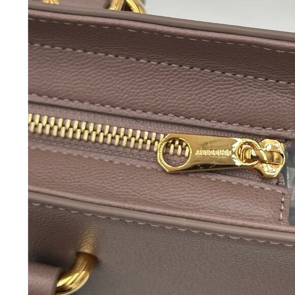 Burberry Tote Bag NWT - Picture 7 of 11